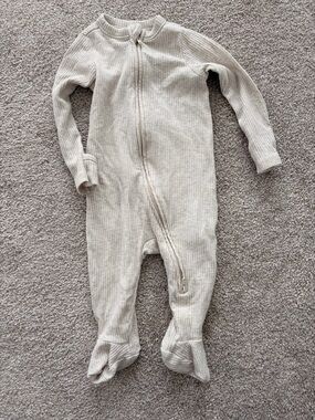 Old Navy Cream Ribbed Footed One-Piece Zipper Pajamas